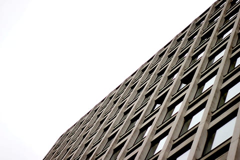 architektūra, blokuoti, liūdesys, blaivus, kopijavimo vietos, dangus, švarus dangus, pastatyta struktūra, žemas kampo vaizdas, pastato išorė, modelį, nėra žmonių, baltas fonas, pastatas, pobūdį, stogas, dieną, studija, Iš arti, lauke, Iškirpti, saulės šviesa, mediena - medžiaga, biurų pastato išorė, 5K, CC0, Viešasis domenas, nemokamai