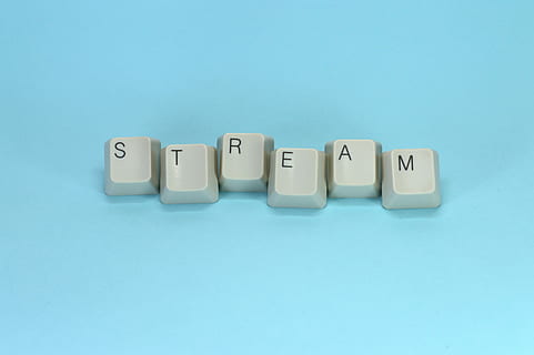Stream-Tastatur, Technologie, Nummer, Tastatur, Computer, Text, Schlüssel, Taste, Symbol, Alphabet, Hintergrund, Charakter, Geschäft, Internet, Ansatz, Typografie, Brief, Kommunikation, Mensaje, pc, Konzept, online, Netzwerk, global, modern, technisch, elektronisch, Handel, kreativ, Blau, Studioaufnahme, drinnen, Blauer Hintergrund, Großbuchstabe, westliche Schrift, Stillleben, kopieren sie platz, farbiger Hintergrund, Seite an Seite, keine Leute, Nahansicht, Gruppe von Objekten, Anordnung, weiße Farbe, in einer Reihe, Verbindung, Computerschlüssel, türkisfarben, 5K, CC0, gemeinfrei, lizenzfrei