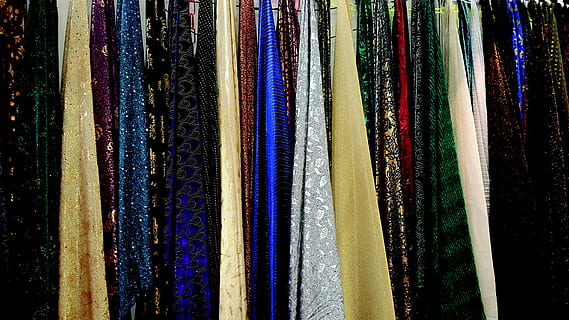 colore, tessuti, Multi, multicolore, scelta, variazione, sfondi, Al dettaglio, fotogramma intero, nessuno, tessile, in casa, modello, avvicinamento, fianco a fianco, in vendita, di fila, capi di abbigliamento, sospeso, collezione, grande gruppo di oggetti, natura morta, preparativi, esposizione al dettaglio, 5K, CC0, dominio pubblico, privo di copyright