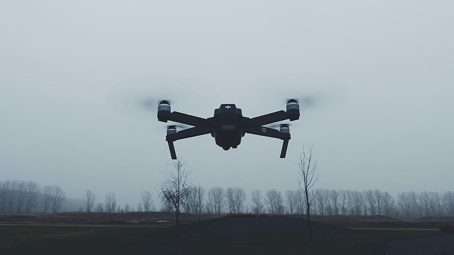 drone quadcopter, mig, aire, drone, vol, volar, arbre, camp, passa el ratolí, aèria, cel, dji, equipament, testflight, tarda, caure, mavicpro, quadcopter, transport, volant, manera de transport, vehicle aeri, moviment, a l'aire, naturalesa, boira, en moviment, cap gent, avió, vigilància, tecnologia, seguretat, dia, militar, càmera - equip fotogràfic, 5K