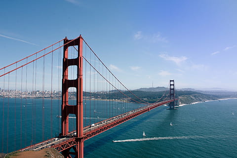dorado, puente de la puerta, azul, cielo, rojo, san, francisco, puente, mar, Puente de puerta de oro, San Francisco, arquitectura, bahía, agua, veleros, paisaje, ciudad, puente - estructura hecha por el hombre, puente colgante, conexión, transporte, estructura construida, destinos de viaje, naturaleza, viaje, turismo, día, bahía de agua, nadie, al aire libre, 2K, CC0, dominio público, libre de derechos