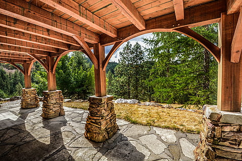 plate-forme, pierre, construction, rural, bûche, bois, en bois, ardoise, piliers, poutres, pays, maison, platelage, patio, les bois, les montagnes, des arbres, forêt, architecture, structure construite, bois - matériau, plante, arbre, la nature, personne, toit, solide, journée, colonne architecturale, matériau de pierre, en plein air, bâtiment, belvédère, extérieur du bâtiment, lumière du soleil, jardin à la française, jardin, jardin d'ornement, 2K, CC0, domaine public, libre de droits