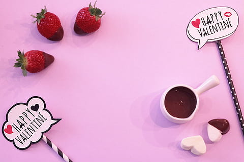 tre, rosso, fragole, bianca, ceramica, tazza, cuore malva, rosa, superficie, cuore bianco, mallows, cibo, dolce, amore, cibo dolce, girato in studio, nessuno, avvicinamento, in casa, freschezza, cibo e bevande, testo, bere, natura morta, frutta, colore rosa, rinfresco, vista dall'alto, tavolo, comunicazione, mangiare sano, sceneggiatura occidentale, benessere, Messaggio, prima colazione, 1080P, CC0, dominio pubblico, privo di copyright