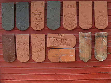 brique, tuile, année brique, mur, rouge, materiel de construction, vieux, artisanat, fenêtre murale, Contexte, Queues de castors, ancien, historiquement, rétro, temps passé, antique, artisans, couvreurs, briqueterie, collectionneur, collecte, du son, cabine, abri de jardin, texte, personne, la communication, bois - matériau, nature morte, à l'intérieur, cote à cote, arrangement, table, directement au-dessus, médicament, grand groupe d'objets, fermer, santé et médecine, écriture occidentale, vue grand angle, médecine douce, le passé, éducation, groupe d'objets, 2K, CC0, domaine public, libre de droits