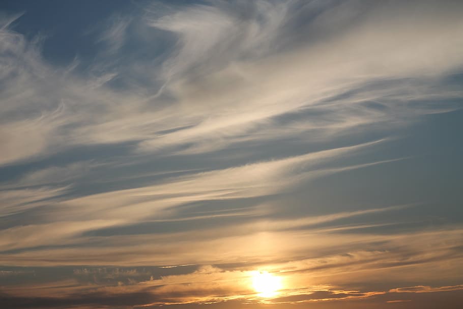 himmel, solnedgang, skyer, vejr, cirrus, Sky, aften, sol, sky - himmel, scenics - natur, skønhed i naturen, ro, ingen mennesker, natur, lav vinkel visning, rolig scene, idyllisk, baggrunde, udendørs, sollys, orange farve, dramatisk himmel, cloudscape, miljø, dag, meteorologi, tjavsede, 4K