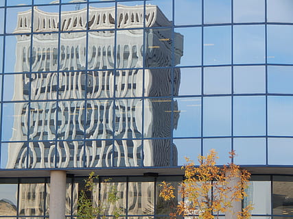 bygning, glas, vinduer, afspejling, arkitektur, by, by-, downtown, virksomhedernes, tårn, moderne, kontor, regina, Saskatchewan, bygget struktur, bygning udvendig, lav vinkel visning, dag, ingen mennesker, natur, glas - materiale, himmel, vindue, mønster, plante, træ, udendørs, skyfri himmel, sollys, tekst, kontorbygning udvendig, 4K, CC0, offentligt domæne, royaltyfrie