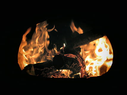 ild, lejrbål, flamme, nat, udendørs, hed, Brænde, blis, brænding, brand - naturligt fænomen, varme - temperatur, log, træ, natur, glødende, træ - materiale, ingen mennesker, tæt på, kul, sort baggrund, brændt, sort farve, bevægelse, grill, bål, 4K, CC0, offentligt domæne, royaltyfrie