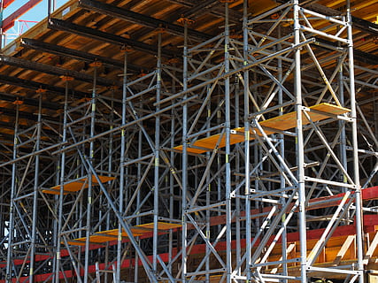 nettstedet, byggearbeid, Brukerstøtte, strebe, stillas, husbygging, byggeplass, anleggsbransjen, industri, metall, arkitektur, ingen folk, bygget struktur, full ramme, utvikling, bakgrunn, stor gruppe gjenstander, utendørs, ufullstendig, lav vinkel visning, kompleksitet, dag, mønster, nærbilde, legering, stål, anleggsutstyr, bjelke, 4K, CC0, offentlig domene, opphavsrett gratis
