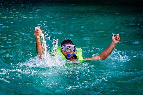 man, wearing, green, snorkel, body, water, beach, dive, diving, mask, sand, scuba, sea, snorkeling, sport, blue, azure, summer, wet, splash, victory, swimming, lifestyles, leisure activity, motion, real people, one person, waterfront, swimming goggles, nature, enjoyment, headshot, day, eyewear, men, splashing, human arm, swimming pool, outdoors, arms raised, 5K, CC0, public domain, royalty free