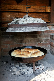 ēdiena gatavošana, maize, zemniecisks, maiznīca, ēdiens, nav cilvēku, koksne - materiāls, pārtika un dzērieni, ierīci, vecs, krāsns, sagatavošanu, dienā, žurnāls, telpās, virtuve, rusty, karājas, sienu veidošanas funkcija, siltuma - temperatūra, raksturs, svaigumu, 2K, CC0, publiskais domēns, bez atlīdzības