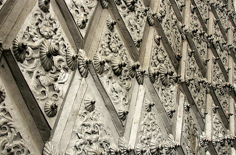 vzor, výzdoba, grafický, úleva, nikdo, umění a řemesla, řemeslo, architektura, stavba, nízký úhel pohledu, den, zastoupení, tvořivost, exteriér budovy, Dějiny, minulost, design, řezbářství - řemeslný výrobek, tvar, nástěnný prvek, lidské zastoupení, strop, květinový vzor, 4K, CC0, veřejná doména, bez autorských práv