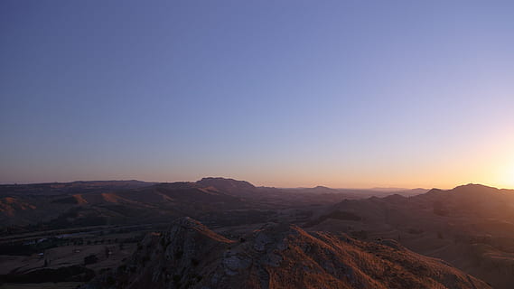 Visão, montanhas, alcance, panorama, Claro, longe, por do sol, crepúsculo, tarde, cena, dom, tranquilo, calmo, calma, acima, vale, topo, pico, cimeira, natureza, exterior, céu, meio Ambiente, montanha, scenics - natureza, céu limpo, beleza na natureza, copie o espaço, tranquilidade, destinos de viagem, cadeia de montanhas, cena tranquila, ninguém, viagem, rock - objeto, cena não urbana, Rocha, terra, sólido, ao ar livre, clima árido, semi-árido, clima, 5K, CC0, domínio público, royalty free