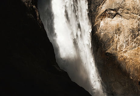 cascadas, agua, otoño, rock, formación, cascada, fluir, naturaleza, rocas, colina, oscuro, montaña, luz, scenics, roca - objeto, poder en la naturaleza, nadie, movimiento, acantilado, al aire libre, paisajes - naturaleza, belleza en la naturaleza, sólido, formacion de roca, poder, larga exposición, tierra, escena no urbana, movimiento borroso, agua que fluye, fluido, 5K, CC0, dominio público, libre de derechos