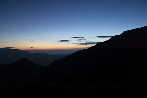 montagna, mt, Wuling, cielo, scenics - natura, catena montuosa, silhouette, bellezza nella natura, la tranquillità, paesaggio, ambiente, scena tranquilla, tramonto, natura, copia spazio, nessuno, nuvola - cielo, idilliaco, viaggio, maestoso, terra, skyline urbano, all'aperto, buio, picco di montagna, 1080P, CC0, dominio pubblico, privo di copyright