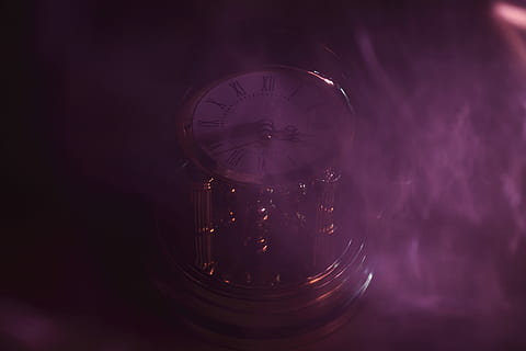 reloj, fumar, hora, tiempo de, oro, antiguo, humo - estructura fisica, una persona, adulto, solo una mujer, gente, Solo mujeres, adentro, nadie, de cerca, foto de estudio, iluminado, movimiento, material de vidrio, centrarse en primer plano, naturaleza muerta, beber, equipo de iluminación, vaso, luz - fenómeno natural, noche, comida y bebida, tarro de albañil, transparente, púrpura, 4K, CC0, dominio público, libre de derechos