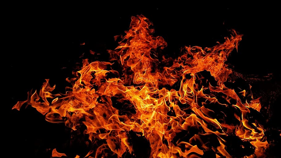 foc, calenta, flames, taronja, vermell, groc, cremant, flama, foc - fenomen natural, calor - temperatura, color taronja, moviment, foguera, brillant, cap gent, moviment borrós, fons negre, naturalesa, nit, primer pla, signe, exposició llarga, color negre, senyal d'advertència, infern, espurnes, 2K