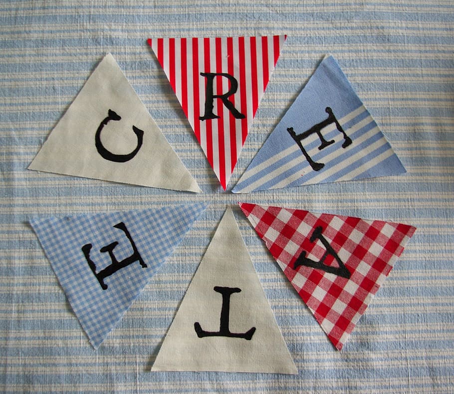 triangoli, parole, le parole creano, creare, nessuno, giorno, in casa, avvicinamento, voto, comunicazione, cartello, scelta, simbolo, testo, girato in studio, rosso, gruppo di oggetti, forma, gruppo medio di oggetti, natura morta, simbolo della freccia, sceneggiatura occidentale, cultura artistica e intrattenimento, modello, variazione, vista dall'alto, simbolo del dollaro, 2K