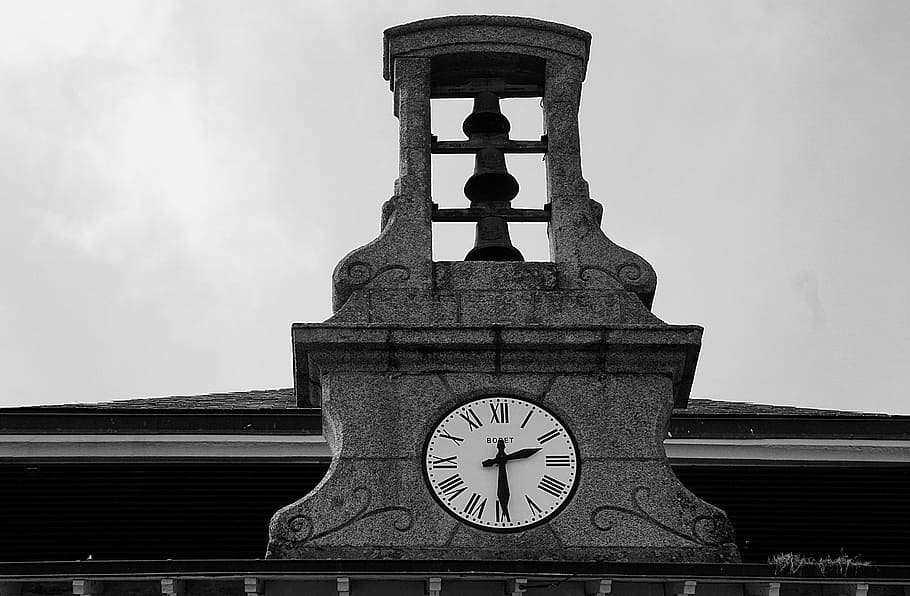 klokke tårn, pendul, tid, klokker, arkitektur, by, by-, punkter, ur, sort og hvid, uret ansigt, lav vinkel visning, bygning udvendig, ingen mennesker, himmel, bygget struktur, tårn, natur, bygning, dag, minut hånd, rejsemål, tidsinstrument, rejse, udendørs, turisme, 5K