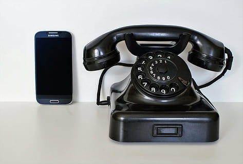 svart, roterende, telefon, Samsung Galaxy Android-smarttelefon, hvit, flate, kommunikasjon, anrop, å velge, snakke, ta kontakt med, telefonlinje, mobil, smarttelefon, mobiltelefon, slå, touch-skjerm, samsung, gammel, nostalgi, arbeid, bakelitt, gammeldags, telefonmottaker, teknologi, forbindelse, roterende telefon, retro stylet, trådløs teknologi, hustelefon, ingen folk, innendørs, nærbilde, Nummer, svart farge, bord, telekommunikasjonsutstyr, enkelt objekt, 4K, CC0, offentlig domene, opphavsrett gratis