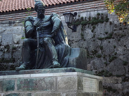 wattay, captain, statue, sculpture, human representation, representation, male likeness, architecture, art and craft, built structure, creativity, the past, history, no people, memorial, day, building exterior, craft, travel, low angle view, wall - building feature, travel destinations, outdoors, 1080P, CC0, public domain, royalty free
