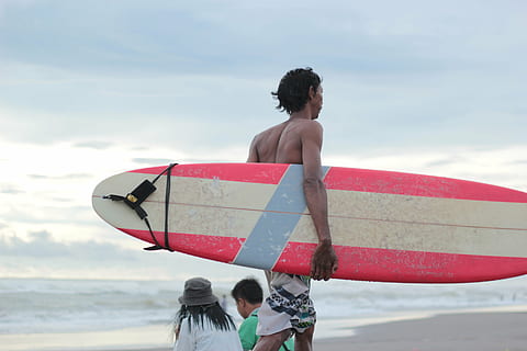 windsurf, muž, západ slunce, pláž, sportovní, jízda, voda, volnočasové aktivity, nebe, životního stylu, skutečných lidí, přistát, Příroda, ženy, dítě, zpětný pohled, lidé, mrak - nebe, moře, dívky, Dovolená, žen, muži, dospělý, venku, 5K, CC0, veřejná doména, bez autorských práv