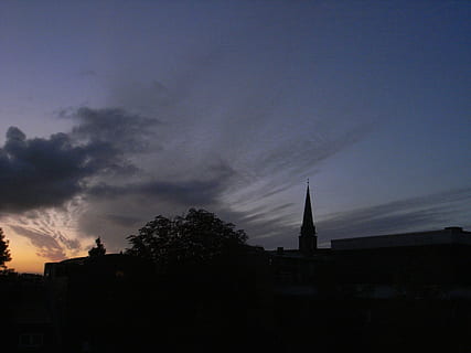 Abend, Sonnenuntergang, lüneburg, Wolken, Abendhimmel, Nikolaikirche, Stadt, Dunkelheit, Lichtblick, Himmel, Atmosphäre, Silhouette, Dramatischer Himmel, wolke - himmel, bedrohlich, keine Leute, gebaute Struktur, die Architektur, Gebäudehülle, Gebäude, Baum, Dämmerung, Flachwinkelansicht, Natur, Pflanze, Turm, Anbetungsstätte, Religion, Glauben, draußen, 2K, CC0, gemeinfrei, lizenzfrei