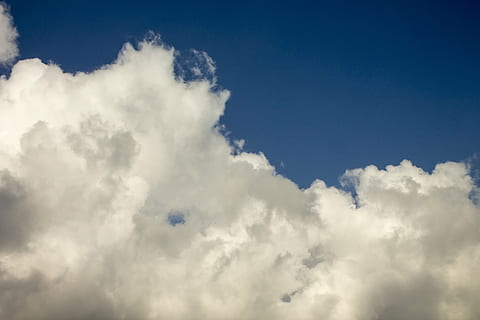 nori, nor, alb, albastru, natură, aer, noros, sansa de ploaie, cer, nor - cer, Cloudscape, culoare alba, frumusețe în natură, fundaluri, scenice - natura, pufos, vânt, idilic, nici o persoana, liniște, mediu inconjurator, atmosfera, acoperit de nori, în aer liber, moliciune, meteorologie, luminos, 4K, CC0, domeniu public, fără drepturi de autor