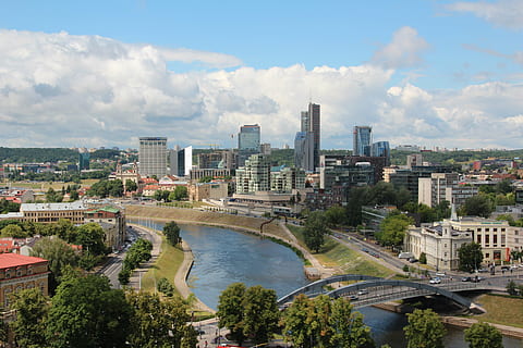 vilnius, genel bakış, nehir, dış yapı, yapılı yapı, mimari, Kent, gökyüzü, bulut - gökyüzü, bina, ağaç, Cityscape, Su, bitki, doğa, ofis binası dış, gün, yerleşim bölgesi, gökdelen, insansız, köprü, açık havada, köprü - insan yapımı yapı, modern, Finans bölgesi, 5K, CC0, kamu malı, telif ücretsiz