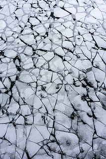 flad, lægge, fotografering, knust, matteret, flod, grå betonoverflade, is, mønster, struktur, Frosset, vand, baggrunde, fuld ramme, ingen mennesker, revnet, tekstureret, dag, natur, scenics - natur, vinter, hvid farve, abstrakt, tæt på, udendørs, gulve, høj vinkel visning, Mark, naturligt mønster, grå, klima, tørt klima, abstrakte baggrunde, 1080P, CC0, offentligt domæne, royaltyfrie