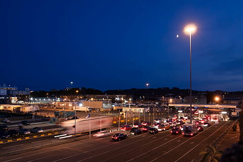 melmelada, de peu, espera, ferri, plymouth, vaixell, transport, Enviament, port, càrrega, pkw, autos, camió, nit, llums, il·luminat, lluna, Anglaterra, ferry continental, vacances, festa, el desenfocament de moviment, carrer, ciutat, cel, llum del carrer, arquitectura, equips d’il·luminació, manera de transport, carretera, vehicle terrestre, automòbil, estructura construïda, cotxe, exterior de l'edifici, naturalesa, cel clar, vespre, a l'aire lliure, cap gent, llum, 4K, CC0, domini públic, lliure de regalies