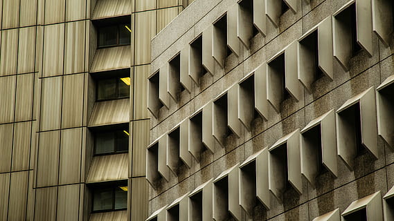 edificio in ceramica grigia, grigio, ceramica, costruzione, architettura, esterno dell'edificio, struttura costruita, architettura ed edifici, edificio per uffici, finestra, facciata, vetro - materiale, scena urbana, attività commerciale, nessuno, edifici per uffici, grattacielo, all'aperto, moderno, proprietà di casa, fotogramma intero, modello, sfondi, Inquadratura dal basso, città, ripetizione, giorno, design, edificio per uffici esterno, ufficio, di fila, quartiere residenziale, appartamento, calcestruzzo, 5K, CC0, dominio pubblico, privo di copyright