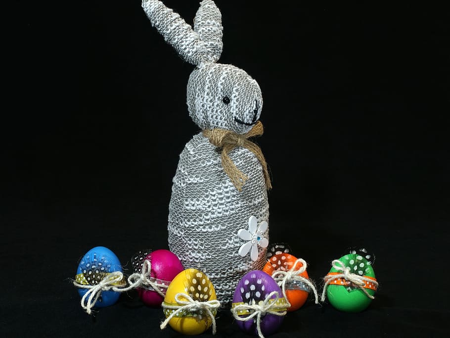 Pasqua, ou, ous de colors, ous de Pasqua, colorit, Feliç Pasqua, de colors, color, ous de pasqua tenyits, tancar, modern, llebre, conill de Pasqua, decorat, ornaments, llum, il·luminació, brillant, primavera, festa, fons negre, art i artesania, celebració, tir de l'estudi, creativitat, menjar, a l'interior, religió, representació, cap gent, decoració, ou de Pasqua, espiritualitat, artesania, menjar i beguda, adorn de Nadal, color plata, 5K