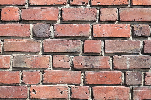 braune Mauer, Ziegel, Hintergrund, rot, Vollbild, Hintergründe, Ziegelwand, Wandbau - Funktion, Backstein, die Architektur, Wand, gebaute Struktur, Muster, keine Leute, texturiert, Wiederholung, in einer Reihe, Nahansicht, Tag, draußen, braun, Gebäudehülle, Design, 4K, CC0, gemeinfrei, lizenzfrei