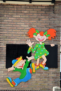 bambini, decorazione, parete, divertente, design, celebrazione, bambino, ragazzo, colorato, invito, cartone animato, saluto, multicolore, rappresentazione, creatività, muro di mattoni, arte e artigianato, mattone, struttura costruita, architettura, giocattolo, nessuno, caratteristica della parete, mestiere, rappresentazione umana, giorno, esterno dell'edificio, all'aperto, murale, gonfiabile, 1080P, CC0, dominio pubblico, privo di copyright