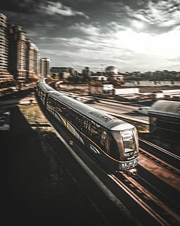 tog, løb, jernbane, dagtimerne, timelapse fotografering, grå, sort, bevæger sig, bevægelse, hastighed, transit, transportmidler, rejse, sky train, by, by-, transportere, handling, moderne, udforskning, pendler, bybilledet, himmel, transportform, arkitektur, sky - himmel, bygget struktur, bygning udvendig, land køretøj, ingen mennesker, natur, jernbanetransport, offentlig transport, bil, bro - menneskeskabt struktur, på farten, motor køretøj, bro, udendørs, spore, 4K, CC0, offentligt domæne, royaltyfrie