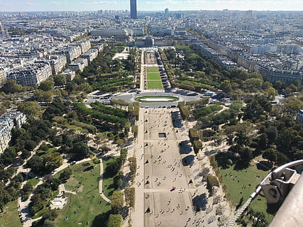 Paris, Eiffel, Turm, Aussicht, gebaute Struktur, die Architektur, Stadt, Gebäudehülle, High Angle View, Luftaufnahme, Stadtbild, Tag, Natur, Gebäude, Reise, draußen, keine Leute, Baum, Reiseziele, Transport, Pflanze, Tourismus, Wohngegend, Bürogebäude außen, Finanzviertel, 4K, CC0, gemeinfrei, lizenzfrei