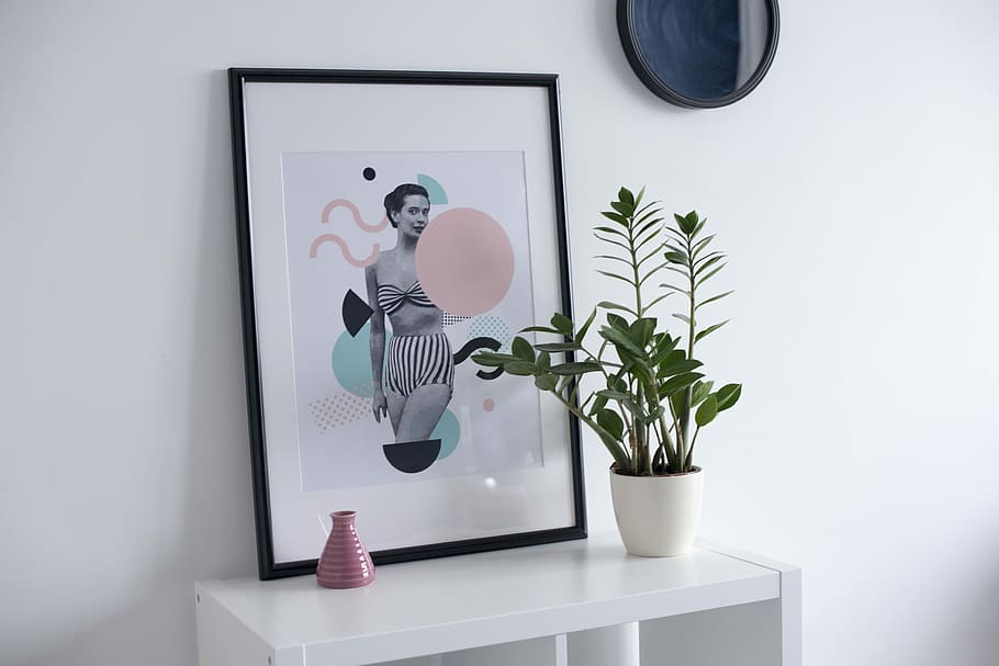 fotoramme, bord, hvid, keramisk, vase, top, træ-, sidebord, indre, plante, plakat, ramme, potteplante, billedramme, computer, spejl, moderne, keramik, indendørs, natur, blad, plante del, vækst, ingen mennesker, stueplante, hjem interiør, teknologi, stilleben, dag, meddelelse, husholdningsudstyr, studio skud, hjemlige værelse, blomsterkrukke, digital komposit, omsorg, 5K