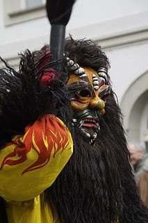 diable, diable de foc, dimoni, esperit, aterridor, strassenfasnet, els ximples salten, alemà suau, fasnet, moure, haes, màscara, carnaval, mascarada, disfressa, panell, tradició, costums, haestraeger, màscara de fusta, tallada, personalitzat, figura, superstició, contes de fades, por, supersticiós, dolent, màscara - disfressa, centrar-se en primer pla, disfressar-se, celebració, representació, creativitat, dia, art i artesania, persones reals, primer pla, gent, persona irreconeixible, retrat, persones incidentals, activitat d'oci, esdeveniment, carnaval - esdeveniment de celebració, pentinat, Festival, 5K