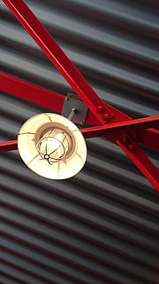 lys, loft, ark, industri, lav vinkel visning, rød, belysningsudstyr, mønster, elektricitet, indendørs, metal, ingen mennesker, teknologi, loftsventilator, belyst, hængende, ventilator, elektrisk lys, tæt på, elektrisk ventilator, forbindelse, design, lysarmatur, direkte under, elektrisk lampe, elektrisk udstyr, 4K, CC0, offentligt domæne, royaltyfrie