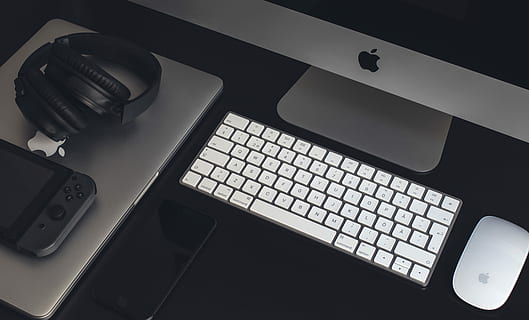 Silber Imac, gedreht, Vorderseite, Apple Magic Keyboard, magische Maus, MacBook, Maus, Apfel, Mac, Tastatur, Schreiben, Büro, Arbeitsplatz, Technologie, Technik, iphone, Handheld, Bildschirm, abspielen, Arbeit, Schreibtisch, Videospiel, Spiel, Video, Nintendo, Computer, Computer Tastatur, Computerausrüstung, kabellose Technologie, Kommunikation, Verbindung, Laptop, Geschäft, drinnen, Tabelle, High Angle View, direkt darüber, keine Leute, tragbares Informationsgerät, Möbel, Computernetzwerk, Internet, Computerschlüssel, 5K, CC0, gemeinfrei, lizenzfrei