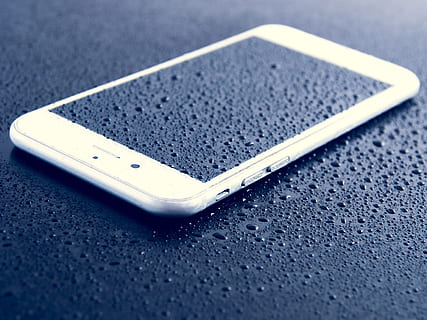 spento iphone post -2016, post-2016, superiore, nero, superficie, i phone, ios, Mela, 6s, più, bianca, 6, mobile, androide, tecnologia, smartphone, schermo, attività commerciale, pioggia, rugiada, far cadere, acqua, arcobaleno, riflessione, sfondo, freddo, bagnato, liquido, bicchiere, condensazione, blu, modello, bolla, pulito, nessuno, avvicinamento, tecnologia wireless, dispositivo di informazione portatile, singolo oggetto, cellulare, comunicazione, connessione, tavolo, smart phone, messa a fuoco selettiva, in casa, natura morta, portabilità, vista dall'alto, computer, concentrarsi sulle conoscenze acquisite, apparecchiature di telecomunicazione, 4K, CC0, dominio pubblico, privo di copyright