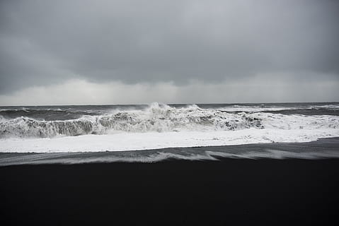 tonuri de gri, mal, nori, valurile oceanului, Islanda, mare, val, furtună, apă, natură, surf, vreme, plajă, vânt, uragan - furtună, cer, nici o persoana, întuneric, Pericol, nor - cer, litoral, acoperit de nori, peisaj marin, marginea apei, dramatic cer, scenics, orizontul peste apă, în aer liber, imagine color, spargere, Cloudscape, frumusețe în natură, teren, mişcare, sportiv, sport acvatic, scenice - natura, surfing, orizont, putere în natură, 5K, CC0, domeniu public, fără drepturi de autor