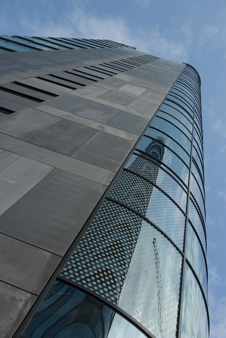 costruzione, alto, Basso, costruire, Torri Gemelle, centro, stazione, azienda, aziende, tempo, Torre, piani, blu, verde, finestra, finestre, parabrezza, architettura, grattacielo, moderno, edificio per uffici, struttura costruita, cielo, scena urbana, esterno dell'edificio, Inquadratura dal basso, nuvola - cielo, nessuno, alto - alto, città, edificio per uffici esterno, giorno, ufficio, natura, riflessione, vetro - materiale, all'aperto, direttamente sotto, 4K