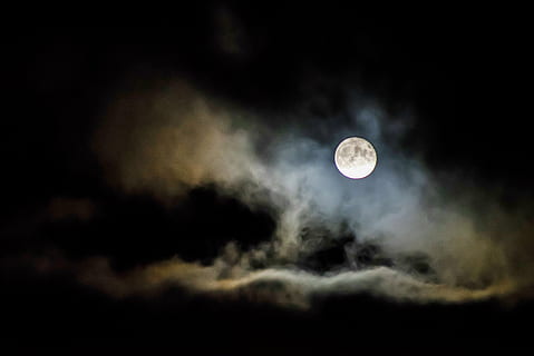 lluna plena, blanc, núvol, davant, ple, lluna, nit, temps, fosc, cel, brillant, llum, astronomia, espai, núvol - cel, cap gent, llum de la lluna, escenics, a l'aire lliure, naturalesa, bellesa a la natura, escenics - natura, cel dramàtic, forma, eclipsi, tranquil·litat, Lluna planetària, 2K, CC0, domini públic, lliure de regalies