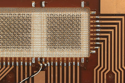 matériel informatique, pcb, imprimé, ordinateur, Matériel, circuit, planche, coeur, Mémoire, magnétique, personne, à l'intérieur, industrie, fermer, journée, métal, modèle, construction de murs, La technologie, bois - matériau, équipement, électricité, vue grand angle, la grille, pendaison, rouillé, câble, marron, production de carburant et d'électricité, composant électrique, culture artistique et divertissement, équipement électrique, 5K, CC0, domaine public, libre de droits