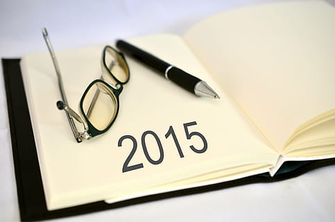 Testo del 2015, bianca, pagina del libro, accanto, occhiali, penna, date, gli appunti, anno, 2015, prendere nota di, Data, pianificazione, Nota, nuovo inizio, Piano, attività commerciale, bicchieri, strumento di scrittura, testo, pubblicazione, in casa, penna stilografica, carta, libro, avvicinamento, nessuno, formazione scolastica, comunicazione, bloc notes, colore nero, occupazione, sceneggiatura occidentale, occhiali da lettura, Messaggio, 4K, CC0, dominio pubblico, privo di copyright