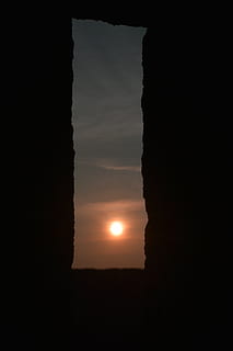 vindue, sol, solnedgang, kontrast, himmel, aften, Frankrig, farver, silhuet, skønhed i naturen, ro, natur, rolig scene, ingen mennesker, scenics - natur, orange farve, idyllisk, udendørs, mørk, ikke-urbane scene, klippe, udforskning, sky - himmel, sollys, rock-objekt, 5K, CC0, offentligt domæne, royaltyfrie