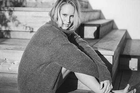 woman, wearing, cardigan, sitting, stairs, grayscale photo, grayscale, photo, grey, sweater, staircase, black And White, time, concepts And Ideas, people, arts And Entertainment, one Person, visual Art, females, england, women, individuality, looking At Camera, only women, old-fashioned, adult, adults only, one woman only, lifestyles, leisure activity, real people, portrait, young adult, hair, three quarter length, relaxation, casual clothing, hairstyle, young women, beautiful woman, contemplation, 5K, CC0, public domain, royalty free