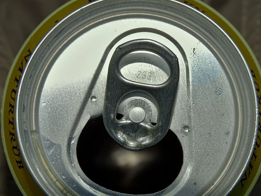 llauna de cervesa, Caixa, llaunes de cervesa, buit, disposició, malbaratament, escombraries, obert, alumini, tancament, solapa, tirar, acer, metall, cotxe, primer pla, llauna, a l'interior, cap gent, pot beure, natura morta, beure, tecnologia, menjar i beguda, centrar-se en primer pla, color negre, forma geomètrica, forma, vista d’angle alt, cercle, aigua, 5K