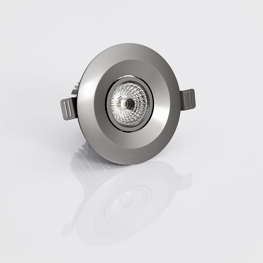 luce, illuminazione, luci, lampada, architettura, elettricità, decorazione, guidato, messa a fuoco, economico, ecologico, Salvataggio, energia, basso consumo, casa, nessuno, tecnologia, sfondo bianco, avvicinamento, giorno, in casa, temi fotografici, macchina fotografica - attrezzatura fotografica, natura morta, girato in studio, attrezzatura fotografica, ritagliare, obiettivo - strumento ottico, singolo oggetto, attrezzatura, copia spazio, telecamera di sicurezza, telecamera, forma, Camera digitale, Oggetto creato dall'uomo, 2K